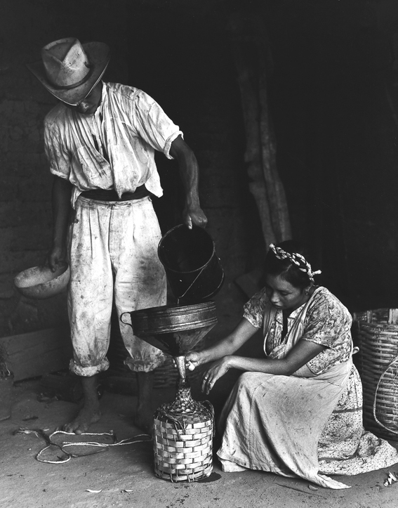 Garrafa-de-mezcal-b.res-copy Garrafa-de-mezcal-b.res-copy