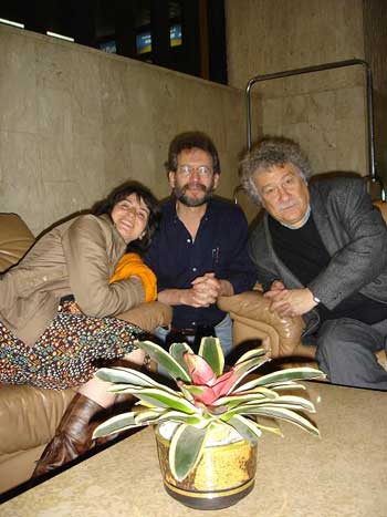 Santiago Mutis con Jineth y Juan Manuel Roca