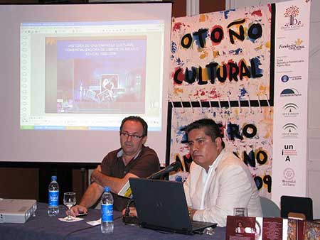 Uberto Stabile (organizador del Foro de Bibliodiversidad) y Jorge Henrández,  de la empresa distribuidora mexicana, Educal. Foto:JAL